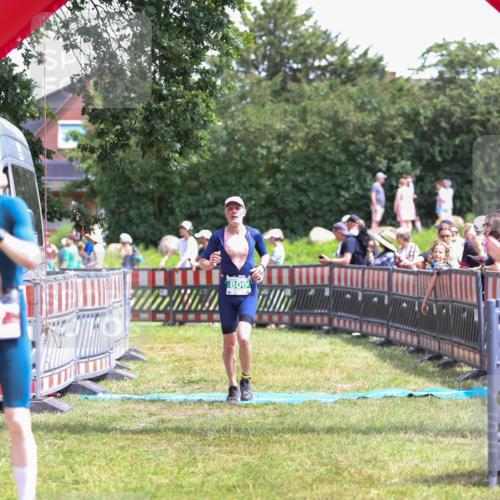 21.06.2026 - 29. Vierlanden-Triathlon Andreas Tolksdorf http://msf.ph/oto/9922231 21.06.2026 13:48:11 Ziel 64, 87, 806 meine-sportfotos.de