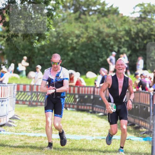 21.06.2026 - 29. Vierlanden-Triathlon Andreas Tolksdorf http://msf.ph/oto/9922251 21.06.2026 13:48:36 Ziel 768, 781, 889 meine-sportfotos.de