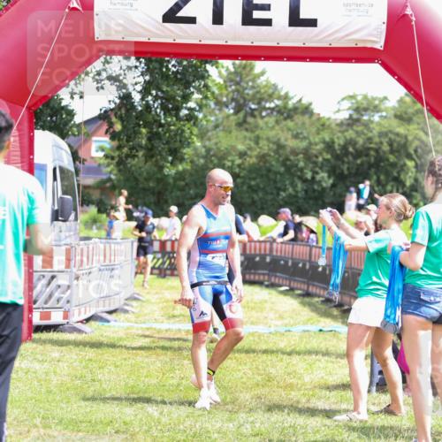 21.06.2026 - 29. Vierlanden-Triathlon Andreas Tolksdorf http://msf.ph/oto/9922284 21.06.2026 13:49:34 Ziel 100, 884 meine-sportfotos.de