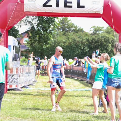 21.06.2026 - 29. Vierlanden-Triathlon Andreas Tolksdorf http://msf.ph/oto/9922285 21.06.2026 13:49:34 Ziel 100, 884 meine-sportfotos.de