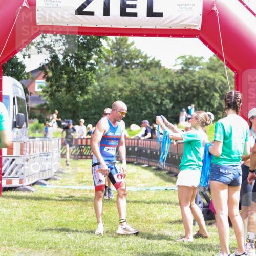 21.06.2026 - 29. Vierlanden-Triathlon Andreas Tolksdorf http://msf.ph/oto/9922288 21.06.2026 13:49:34 Ziel 100, 884 meine-sportfotos.de