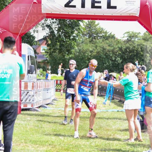 21.06.2026 - 29. Vierlanden-Triathlon Andreas Tolksdorf http://msf.ph/oto/9922295 21.06.2026 13:49:35 Ziel 100, 884 meine-sportfotos.de