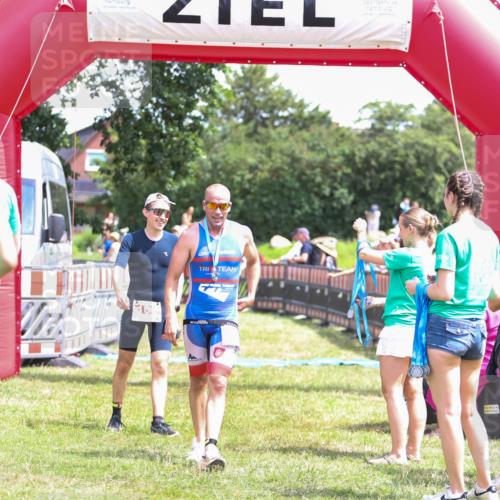 21.06.2026 - 29. Vierlanden-Triathlon Andreas Tolksdorf http://msf.ph/oto/9922298 21.06.2026 13:49:37 Ziel 100, 884, 1056 meine-sportfotos.de