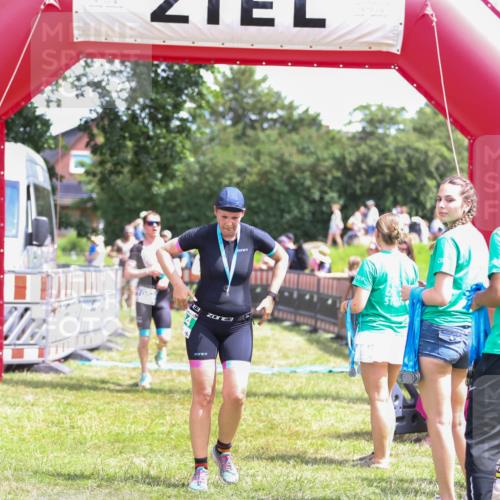 21.06.2026 - 29. Vierlanden-Triathlon Andreas Tolksdorf http://msf.ph/oto/9922303 21.06.2026 13:49:49 Ziel 280, 1056, 1063 meine-sportfotos.de