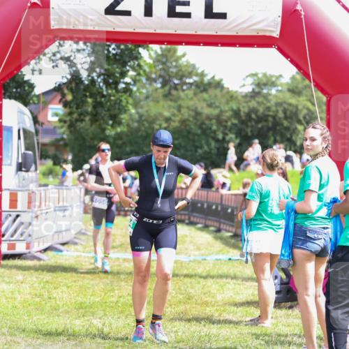 21.06.2026 - 29. Vierlanden-Triathlon Andreas Tolksdorf http://msf.ph/oto/9922305 21.06.2026 13:49:49 Ziel 280, 1056, 1063 meine-sportfotos.de