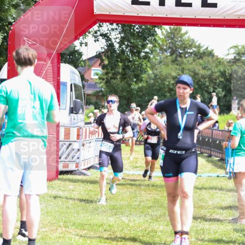 21.06.2026 - 29. Vierlanden-Triathlon Andreas Tolksdorf http://msf.ph/oto/9922314 21.06.2026 13:49:50 Ziel 280, 1056, 1063 meine-sportfotos.de