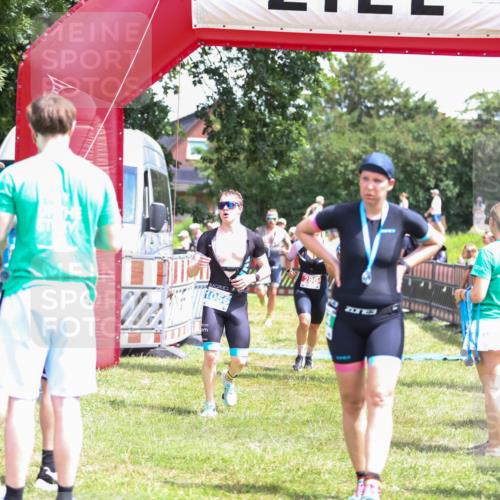 21.06.2026 - 29. Vierlanden-Triathlon Andreas Tolksdorf http://msf.ph/oto/9922315 21.06.2026 13:49:50 Ziel 280, 1056, 1063 meine-sportfotos.de