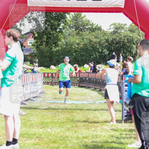 21.06.2026 - 29. Vierlanden-Triathlon Andreas Tolksdorf http://msf.ph/oto/9922347 21.06.2026 13:50:30 Ziel 221, 265, 895 meine-sportfotos.de