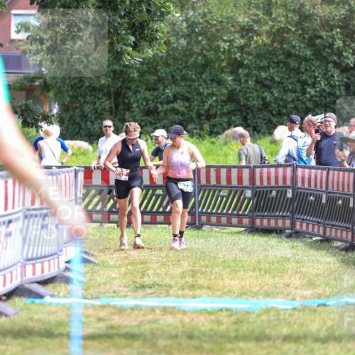 21.06.2026 - 29. Vierlanden-Triathlon Andreas Tolksdorf http://msf.ph/oto/9922387 21.06.2026 13:51:25 Ziel 229, 878 meine-sportfotos.de
