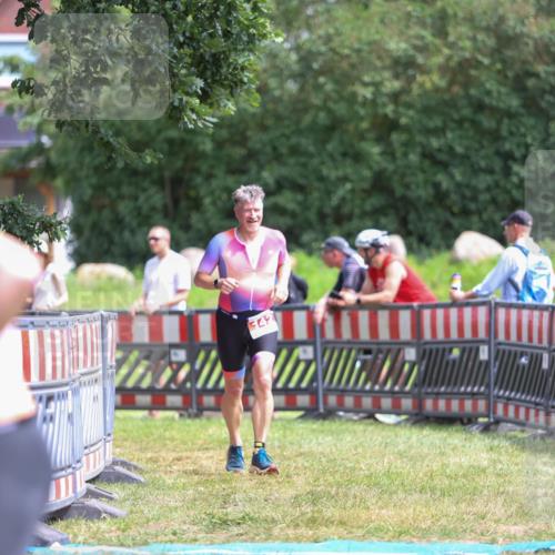 21.06.2026 - 29. Vierlanden-Triathlon Andreas Tolksdorf http://msf.ph/oto/9922405 21.06.2026 13:51:44 Ziel 142, 1022, 1061 meine-sportfotos.de