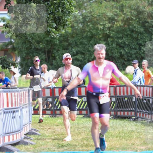 21.06.2026 - 29. Vierlanden-Triathlon Andreas Tolksdorf http://msf.ph/oto/9922415 21.06.2026 13:51:48 Ziel 142, 237, 1022, 1061 meine-sportfotos.de