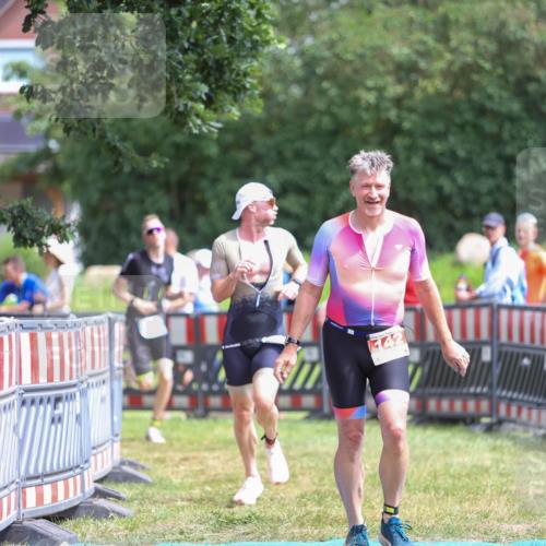 21.06.2026 - 29. Vierlanden-Triathlon Andreas Tolksdorf http://msf.ph/oto/9922417 21.06.2026 13:51:48 Ziel 142, 237, 1022, 1061 meine-sportfotos.de