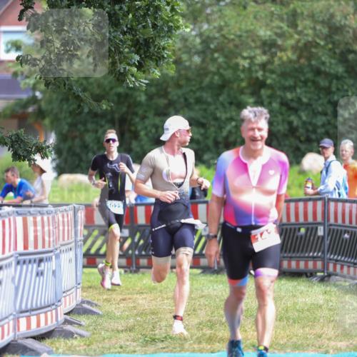 21.06.2026 - 29. Vierlanden-Triathlon Andreas Tolksdorf http://msf.ph/oto/9922419 21.06.2026 13:51:48 Ziel 142, 237, 1022, 1061 meine-sportfotos.de