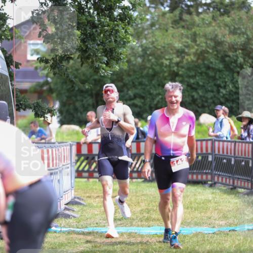21.06.2026 - 29. Vierlanden-Triathlon Andreas Tolksdorf http://msf.ph/oto/9922420 21.06.2026 13:51:49 Ziel 142, 237, 1022, 1061 meine-sportfotos.de