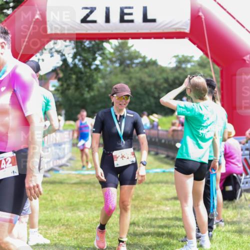21.06.2026 - 29. Vierlanden-Triathlon Andreas Tolksdorf http://msf.ph/oto/9922425 21.06.2026 13:52:05 Ziel 235, 1028, 1044 meine-sportfotos.de