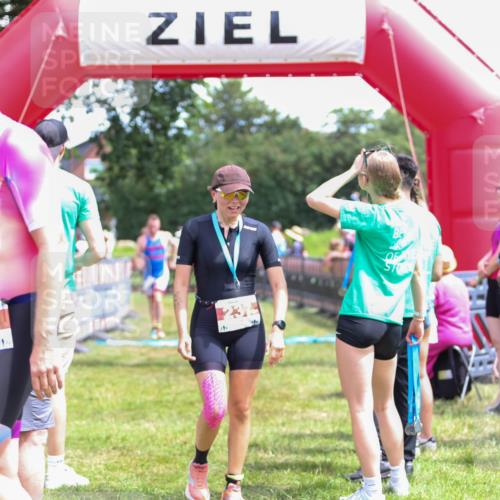 21.06.2026 - 29. Vierlanden-Triathlon Andreas Tolksdorf http://msf.ph/oto/9922426 21.06.2026 13:52:05 Ziel 235, 1028, 1044 meine-sportfotos.de