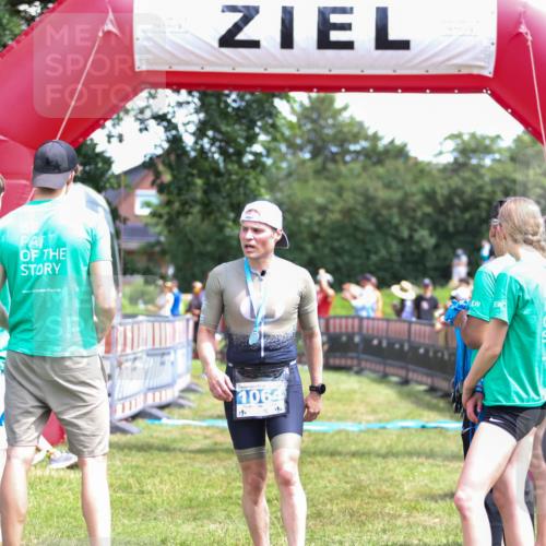 21.06.2026 - 29. Vierlanden-Triathlon Andreas Tolksdorf http://msf.ph/oto/9922457 21.06.2026 13:52:37 Ziel 120, 1029, 1092 meine-sportfotos.de