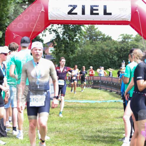 21.06.2026 - 29. Vierlanden-Triathlon Andreas Tolksdorf http://msf.ph/oto/9922459 21.06.2026 13:52:38 Ziel 120, 1029, 1092 meine-sportfotos.de