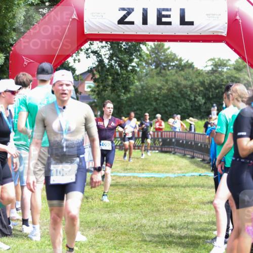21.06.2026 - 29. Vierlanden-Triathlon Andreas Tolksdorf http://msf.ph/oto/9922460 21.06.2026 13:52:38 Ziel 120, 1029, 1092 meine-sportfotos.de
