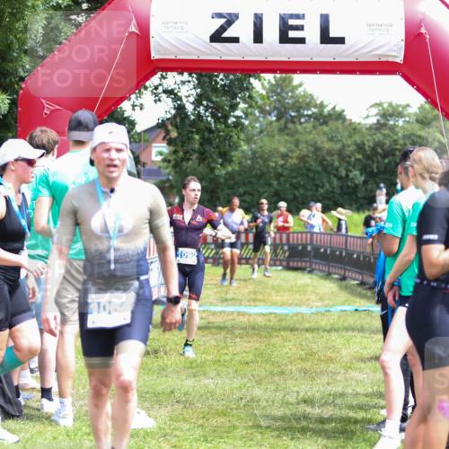 21.06.2026 - 29. Vierlanden-Triathlon Andreas Tolksdorf http://msf.ph/oto/9922461 21.06.2026 13:52:38 Ziel 120, 1029, 1092 meine-sportfotos.de