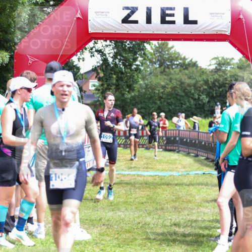 21.06.2026 - 29. Vierlanden-Triathlon Andreas Tolksdorf http://msf.ph/oto/9922463 21.06.2026 13:52:39 Ziel 120, 1029, 1092 meine-sportfotos.de