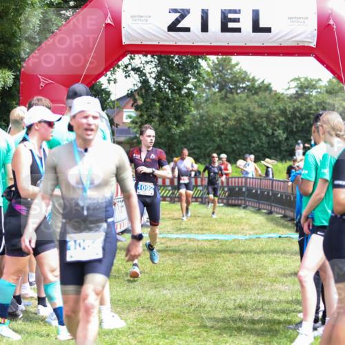 21.06.2026 - 29. Vierlanden-Triathlon Andreas Tolksdorf http://msf.ph/oto/9922464 21.06.2026 13:52:39 Ziel 120, 1029, 1092 meine-sportfotos.de