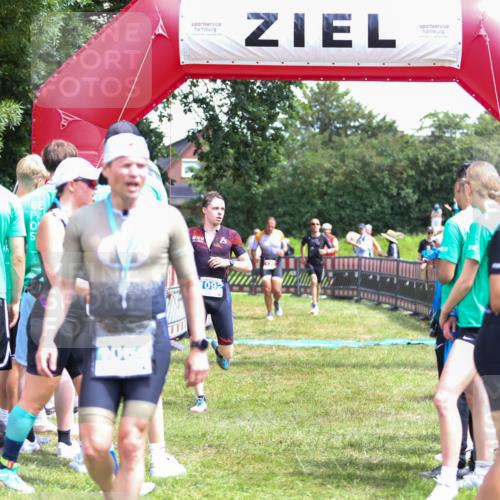 21.06.2026 - 29. Vierlanden-Triathlon Andreas Tolksdorf http://msf.ph/oto/9922465 21.06.2026 13:52:39 Ziel 120, 1029, 1092 meine-sportfotos.de
