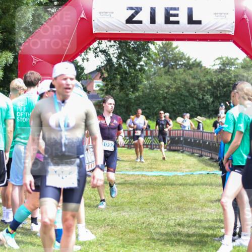 21.06.2026 - 29. Vierlanden-Triathlon Andreas Tolksdorf http://msf.ph/oto/9922467 21.06.2026 13:52:39 Ziel 120, 1029, 1092 meine-sportfotos.de