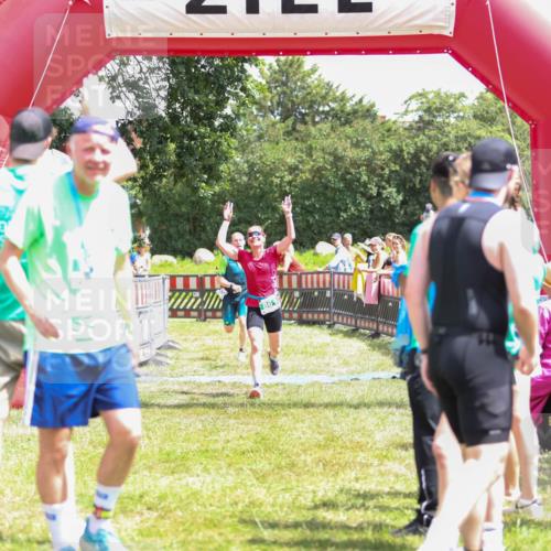 21.06.2026 - 29. Vierlanden-Triathlon Andreas Tolksdorf http://msf.ph/oto/9922499 21.06.2026 13:53:16 Ziel 861, 1036, 1052 meine-sportfotos.de