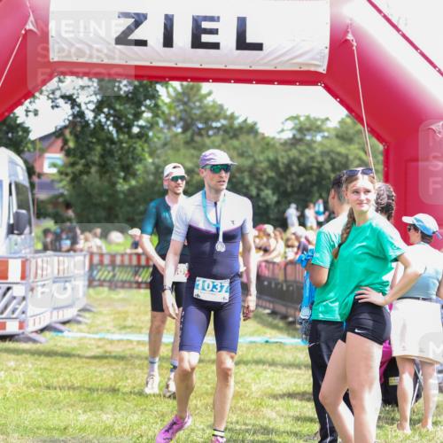 21.06.2026 - 29. Vierlanden-Triathlon Andreas Tolksdorf http://msf.ph/oto/9922510 21.06.2026 13:54:08 Ziel 80, 871 meine-sportfotos.de