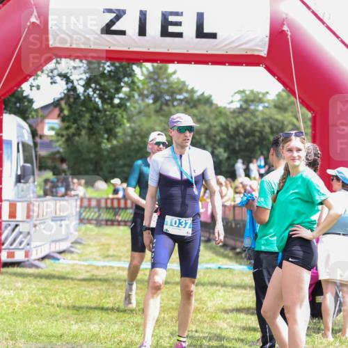 21.06.2026 - 29. Vierlanden-Triathlon Andreas Tolksdorf http://msf.ph/oto/9922512 21.06.2026 13:54:08 Ziel 80, 871 meine-sportfotos.de
