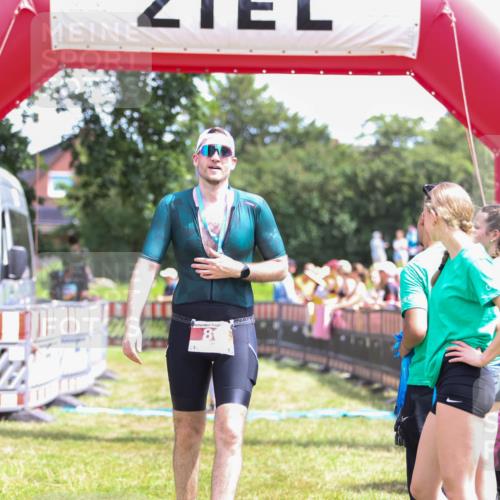 21.06.2026 - 29. Vierlanden-Triathlon Andreas Tolksdorf http://msf.ph/oto/9922514 21.06.2026 13:54:12 Ziel 871, 1048 meine-sportfotos.de