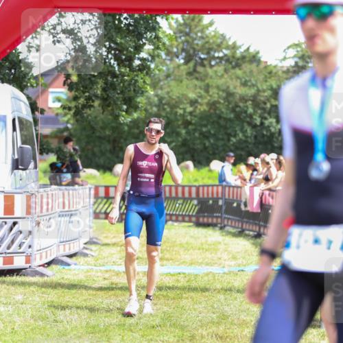 21.06.2026 - 29. Vierlanden-Triathlon Andreas Tolksdorf http://msf.ph/oto/9922544 21.06.2026 13:54:25 Ziel 905, 1048 meine-sportfotos.de