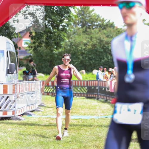 21.06.2026 - 29. Vierlanden-Triathlon Andreas Tolksdorf http://msf.ph/oto/9922548 21.06.2026 13:54:26 Ziel 905, 1048 meine-sportfotos.de