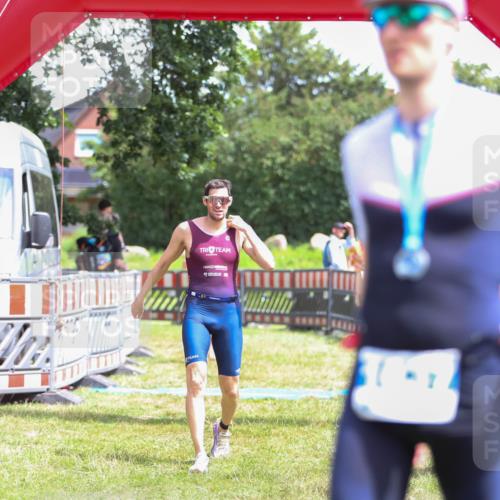 21.06.2026 - 29. Vierlanden-Triathlon Andreas Tolksdorf http://msf.ph/oto/9922550 21.06.2026 13:54:26 Ziel 905, 1048 meine-sportfotos.de