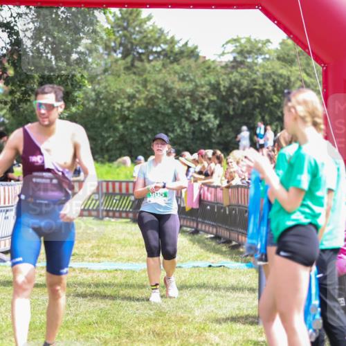 21.06.2026 - 29. Vierlanden-Triathlon Andreas Tolksdorf http://msf.ph/oto/9922552 21.06.2026 13:54:29 Ziel 905, 1067 meine-sportfotos.de