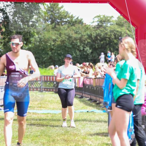 21.06.2026 - 29. Vierlanden-Triathlon Andreas Tolksdorf http://msf.ph/oto/9922554 21.06.2026 13:54:29 Ziel 905, 1067 meine-sportfotos.de