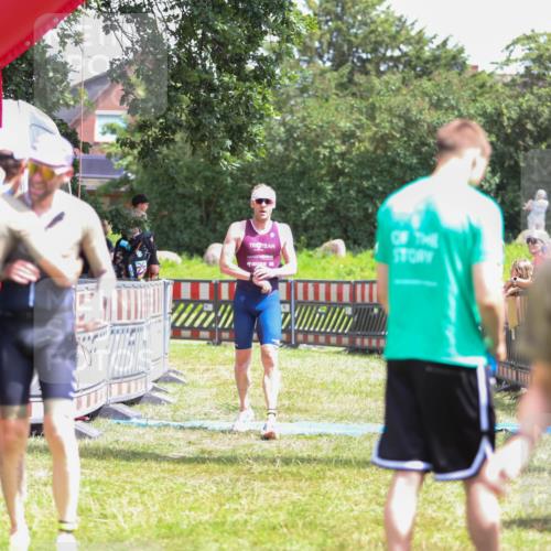 21.06.2026 - 29. Vierlanden-Triathlon Andreas Tolksdorf http://msf.ph/oto/9922571 21.06.2026 13:54:43 Ziel 1042, 1067, 1085 meine-sportfotos.de