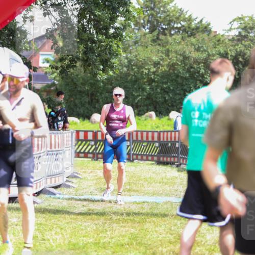 21.06.2026 - 29. Vierlanden-Triathlon Andreas Tolksdorf http://msf.ph/oto/9922574 21.06.2026 13:54:43 Ziel 1042, 1067, 1085 meine-sportfotos.de
