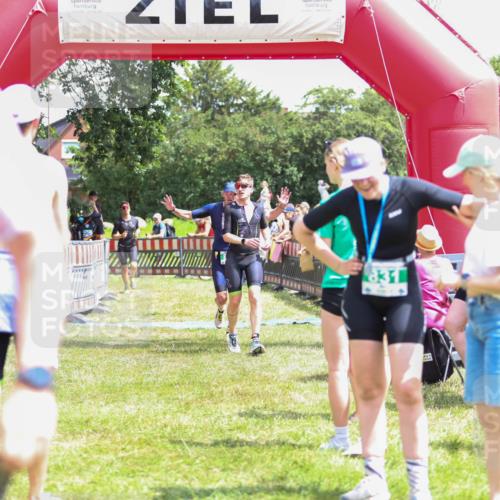 21.06.2026 - 29. Vierlanden-Triathlon Andreas Tolksdorf http://msf.ph/oto/9922598 21.06.2026 13:55:13 Ziel 816, 1025, 1035 meine-sportfotos.de
