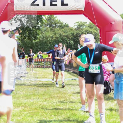 21.06.2026 - 29. Vierlanden-Triathlon Andreas Tolksdorf http://msf.ph/oto/9922599 21.06.2026 13:55:13 Ziel 816, 1025, 1035 meine-sportfotos.de