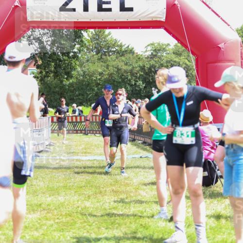 21.06.2026 - 29. Vierlanden-Triathlon Andreas Tolksdorf http://msf.ph/oto/9922602 21.06.2026 13:55:14 Ziel 816, 1025, 1035 meine-sportfotos.de