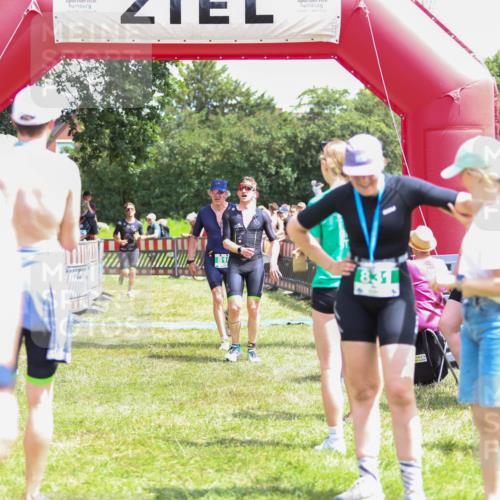 21.06.2026 - 29. Vierlanden-Triathlon Andreas Tolksdorf http://msf.ph/oto/9922603 21.06.2026 13:55:14 Ziel 816, 1025, 1035 meine-sportfotos.de