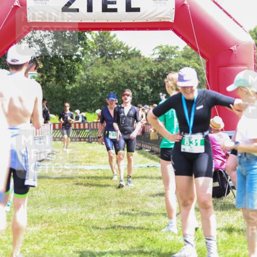 21.06.2026 - 29. Vierlanden-Triathlon Andreas Tolksdorf http://msf.ph/oto/9922604 21.06.2026 13:55:14 Ziel 816, 1025, 1035 meine-sportfotos.de