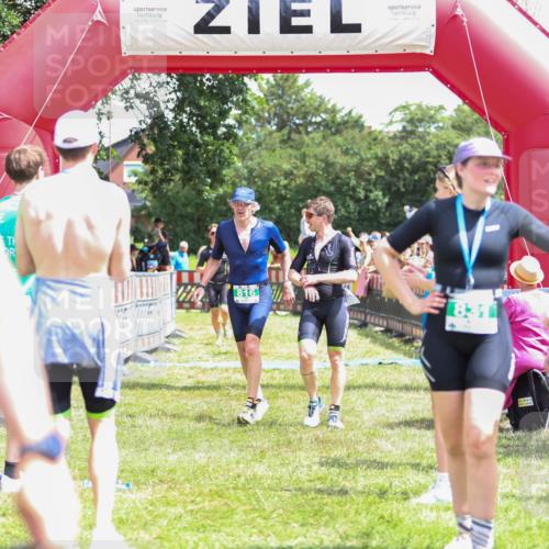 21.06.2026 - 29. Vierlanden-Triathlon Andreas Tolksdorf http://msf.ph/oto/9922605 21.06.2026 13:55:15 Ziel 816, 1025, 1035 meine-sportfotos.de