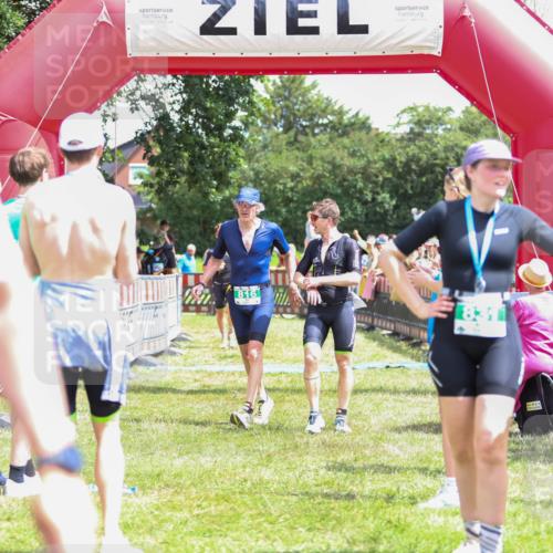 21.06.2026 - 29. Vierlanden-Triathlon Andreas Tolksdorf http://msf.ph/oto/9922606 21.06.2026 13:55:15 Ziel 816, 1025, 1035 meine-sportfotos.de