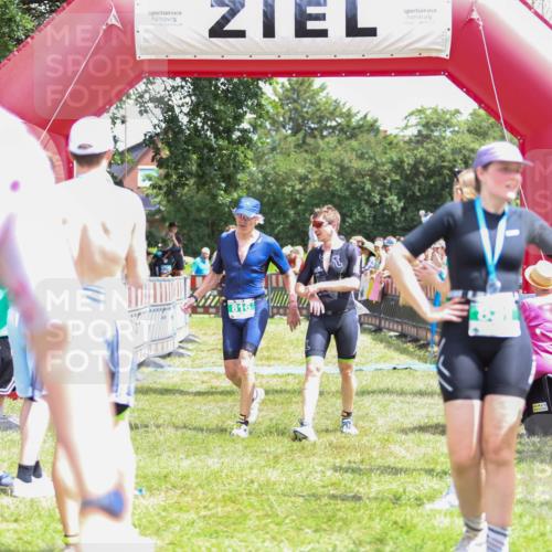 21.06.2026 - 29. Vierlanden-Triathlon Andreas Tolksdorf http://msf.ph/oto/9922609 21.06.2026 13:55:15 Ziel 816, 1025, 1035 meine-sportfotos.de