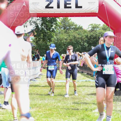 21.06.2026 - 29. Vierlanden-Triathlon Andreas Tolksdorf http://msf.ph/oto/9922610 21.06.2026 13:55:15 Ziel 816, 1025, 1035 meine-sportfotos.de