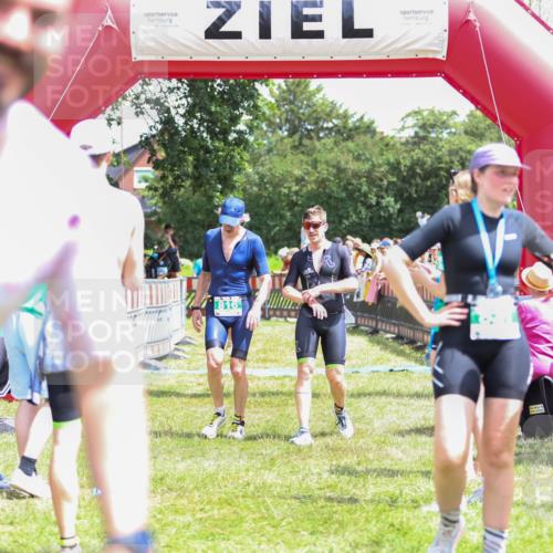 21.06.2026 - 29. Vierlanden-Triathlon Andreas Tolksdorf http://msf.ph/oto/9922611 21.06.2026 13:55:15 Ziel 816, 1025, 1035 meine-sportfotos.de