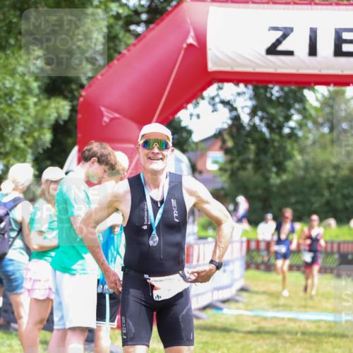 21.06.2026 - 29. Vierlanden-Triathlon Andreas Tolksdorf http://msf.ph/oto/9922617 21.06.2026 13:59:21 Ziel 260, 847, 890, 1058 meine-sportfotos.de